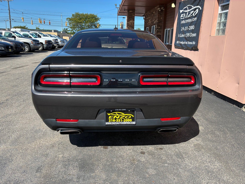 2017 Dodge Challenger Image 2