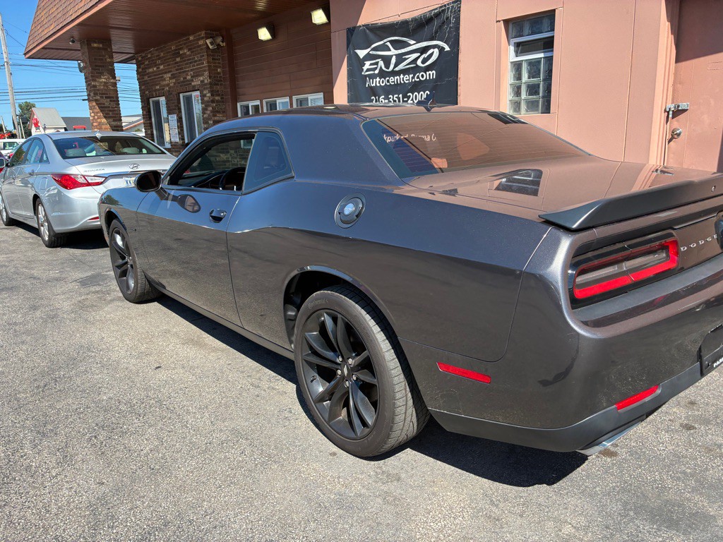 2017 Dodge Challenger Image 3