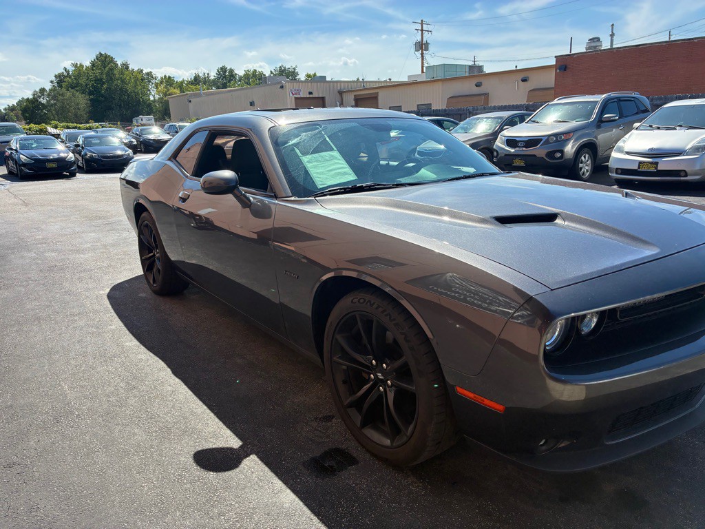 2017 Dodge Challenger Image 4