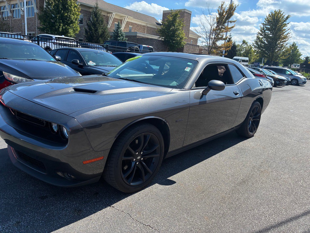 2017 Dodge Challenger Image 8
