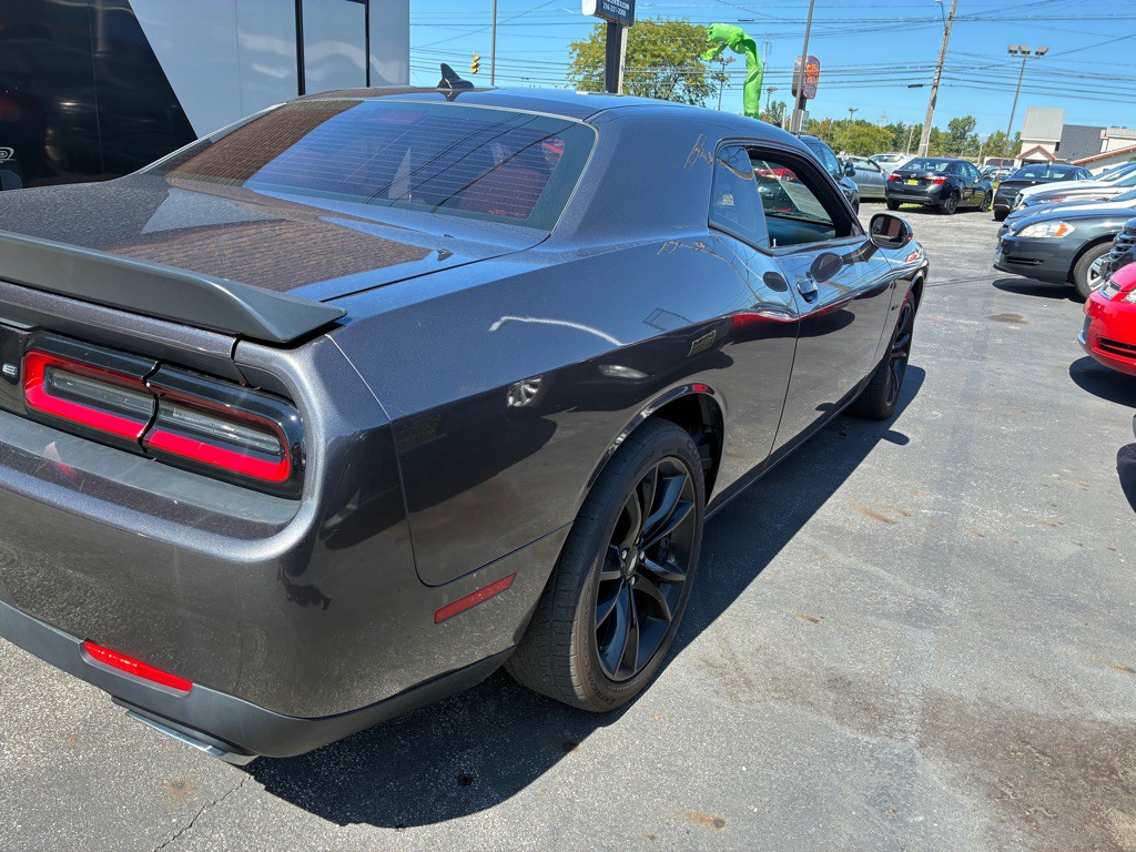 2017 Dodge Challenger Image 11