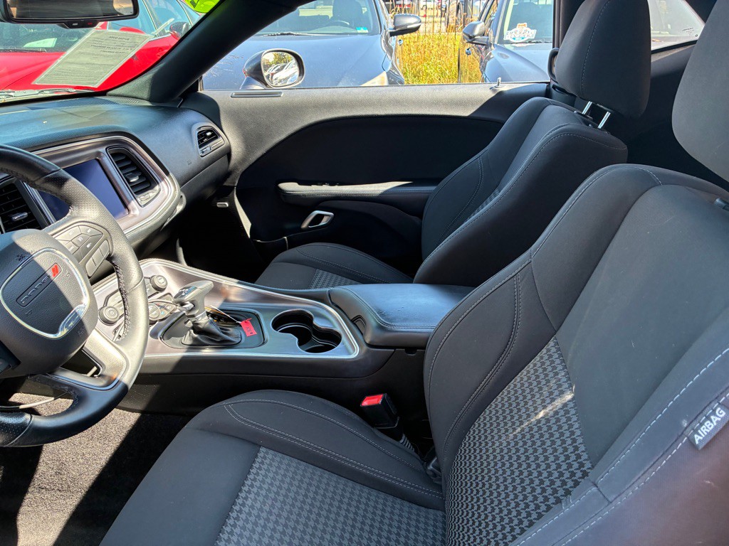 2017 Dodge Challenger Image 14