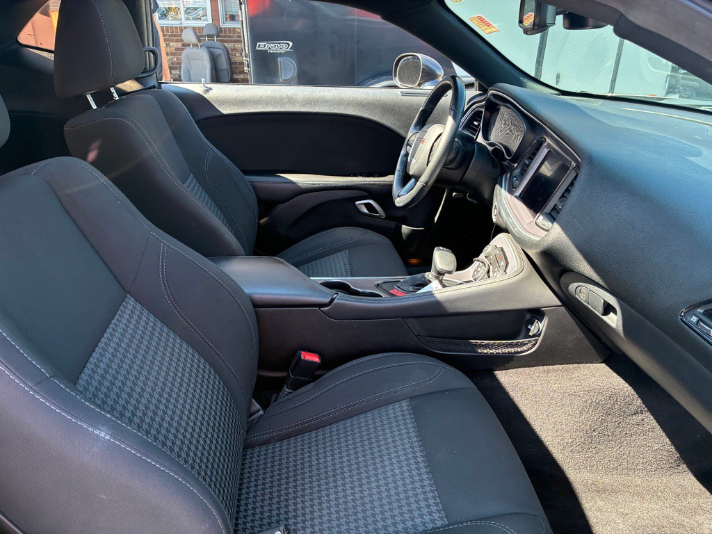 2017 Dodge Challenger Image 16