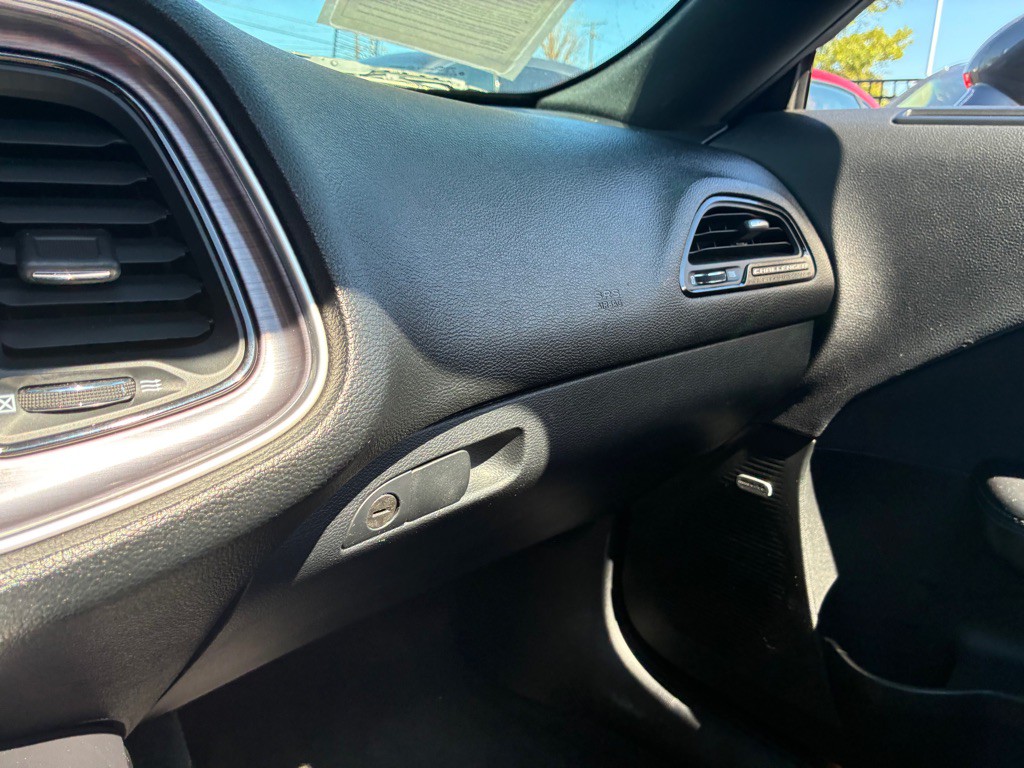 2017 Dodge Challenger Image 20