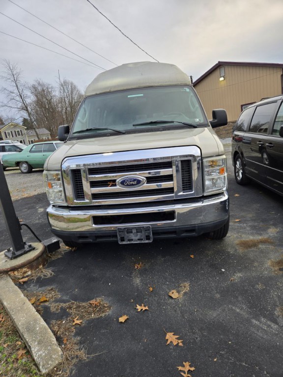 2009 Ford Econoline Image 1