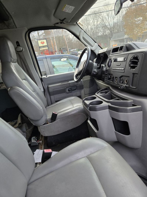 2009 Ford Econoline Image 4