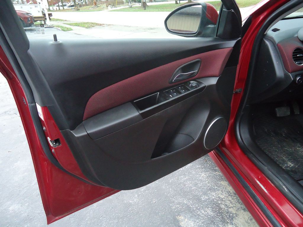 2011 Chevrolet Cruze Image 3