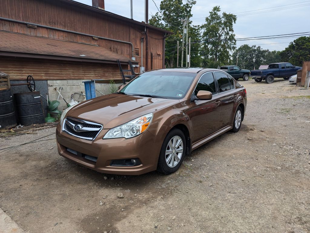 2011 Subaru Legacy Image 1