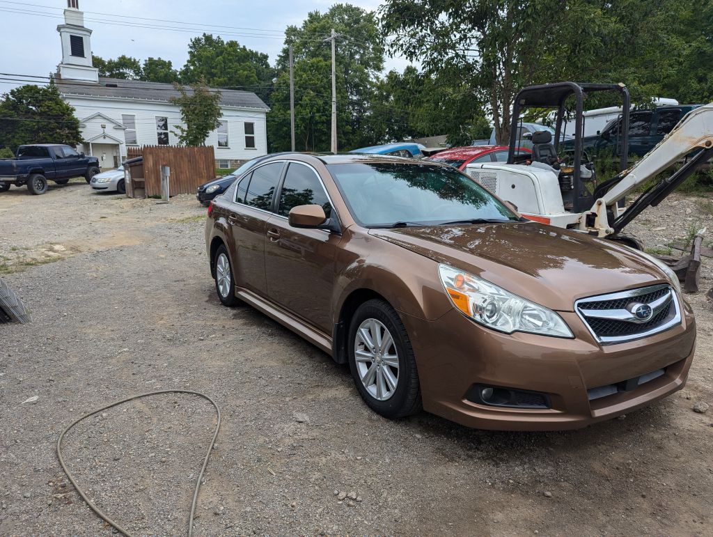 2011 Subaru Legacy Image 2