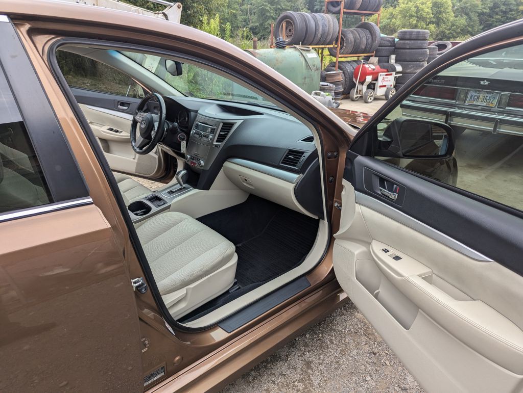 2011 Subaru Legacy Image 9