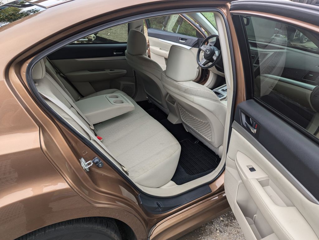 2011 Subaru Legacy Image 10