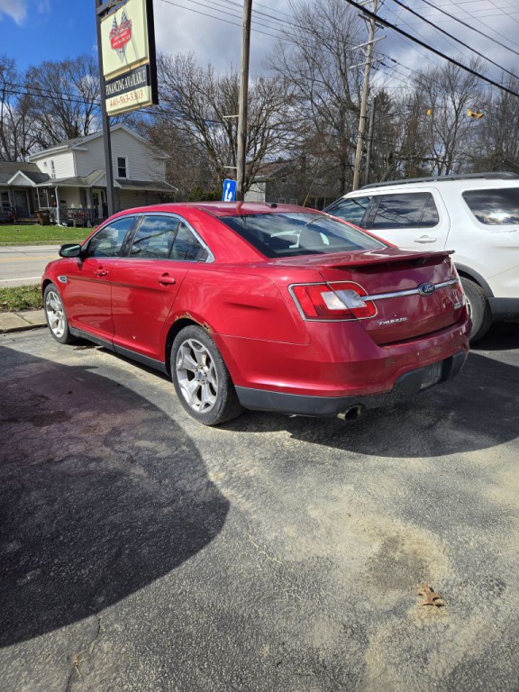 2010 Ford Taurus Image 2