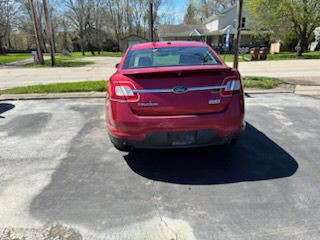 2010 Ford Taurus Image 5