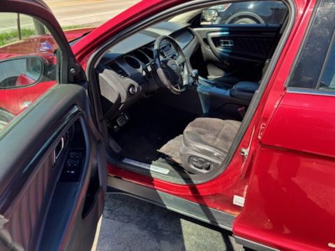 2010 Ford Taurus Image 8