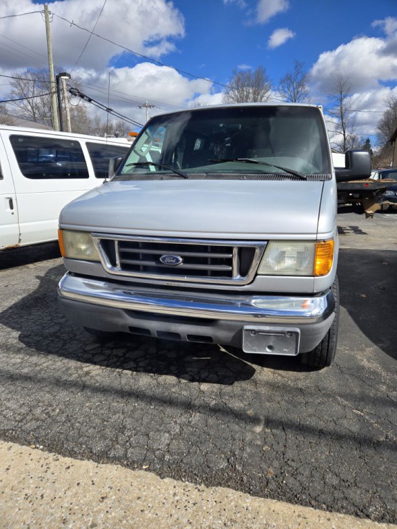 2007 Ford Econoline Image 2