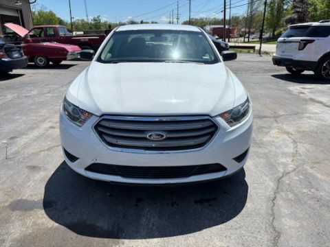 2015 Ford Taurus Image 2