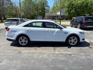 2015 Ford Taurus Image 3