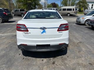 2015 Ford Taurus Image 6