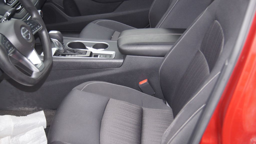 2022 Nissan Altima Image 8