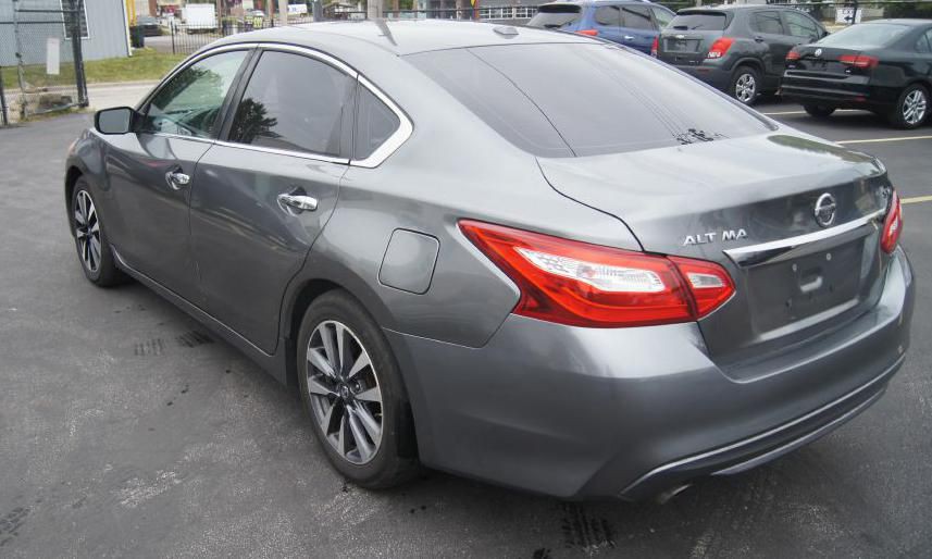 2017 Nissan Altima Image 8
