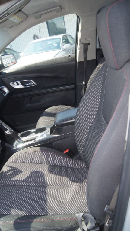 2017 Chevrolet Equinox Image 2