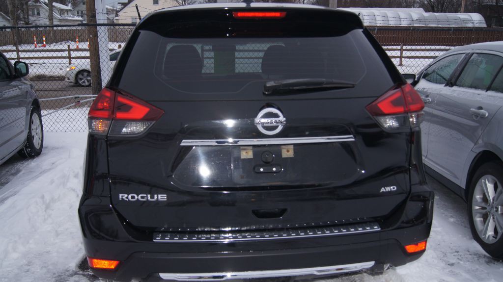 2018 Nissan Rogue Image 4