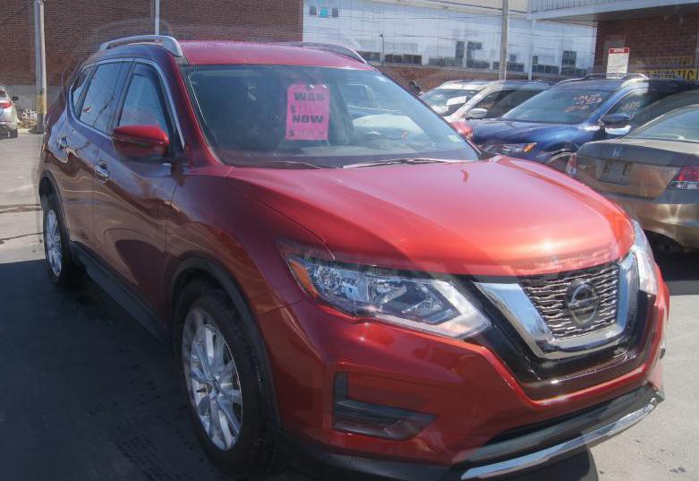 2018 Nissan Rogue Image 1