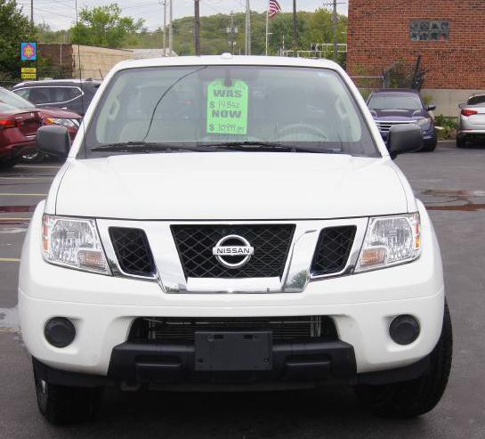 2016 Nissan Frontier Image 2