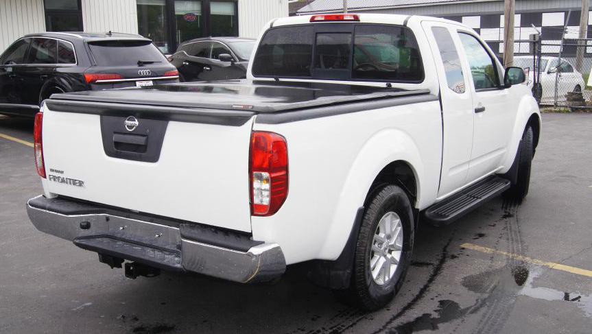 2016 Nissan Frontier Image 3