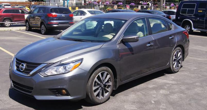 2017 Nissan Altima Image 9