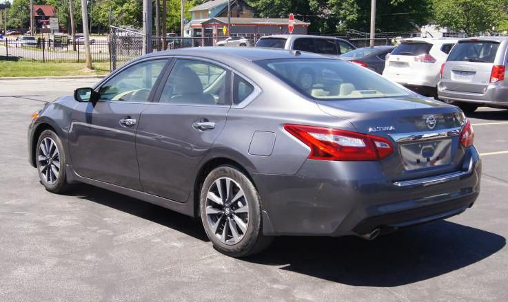 2017 Nissan Altima Image 10