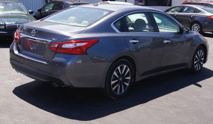 2017 Nissan Altima Image 12