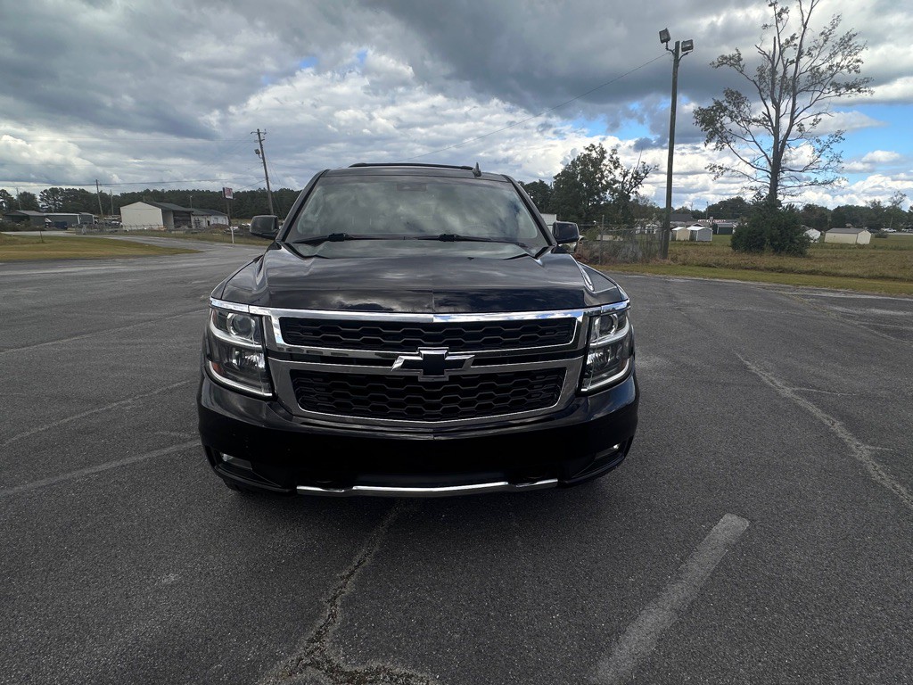 2018 Chevrolet Suburban Image 2