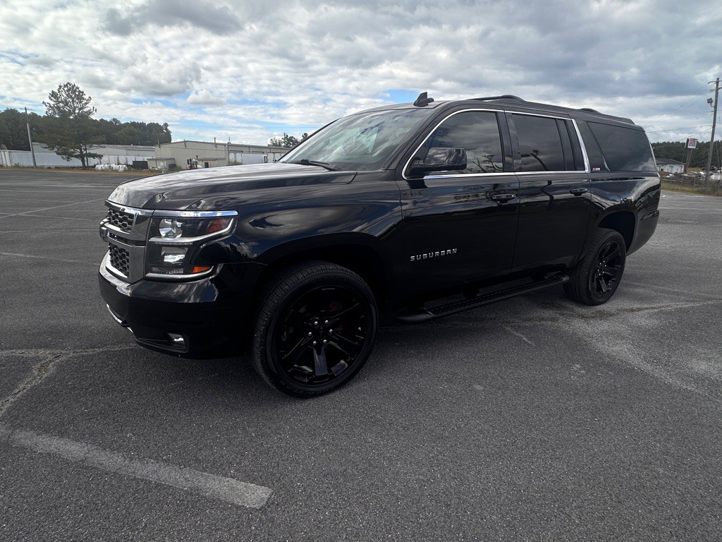 2018 Chevrolet Suburban Image 3
