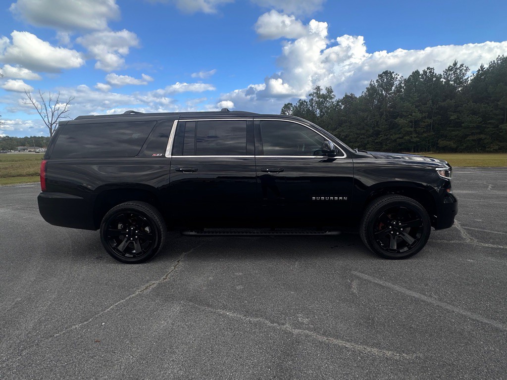 2018 Chevrolet Suburban Image 4