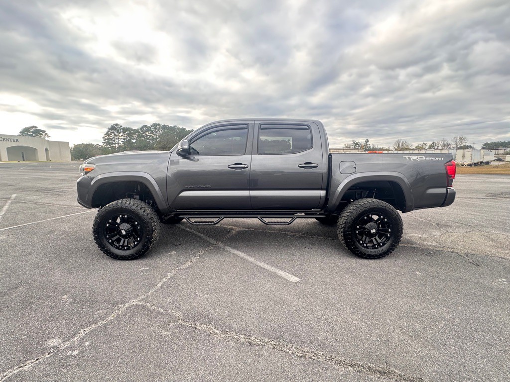 2019 Toyota Tacoma Image 3