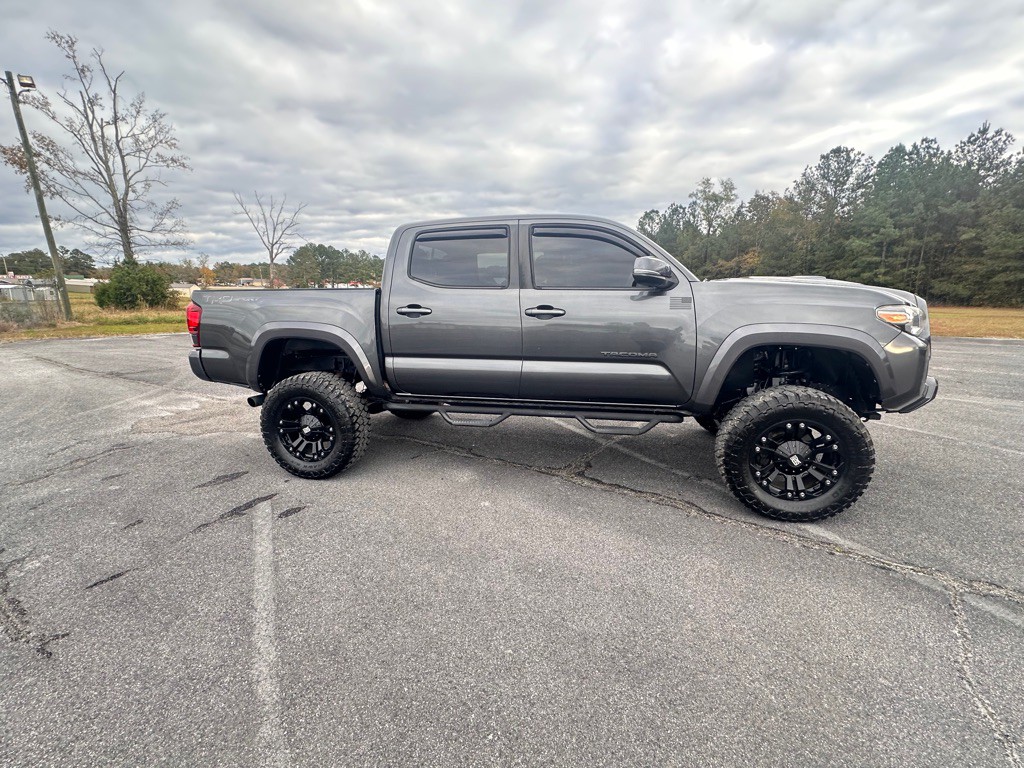 2019 Toyota Tacoma Image 4