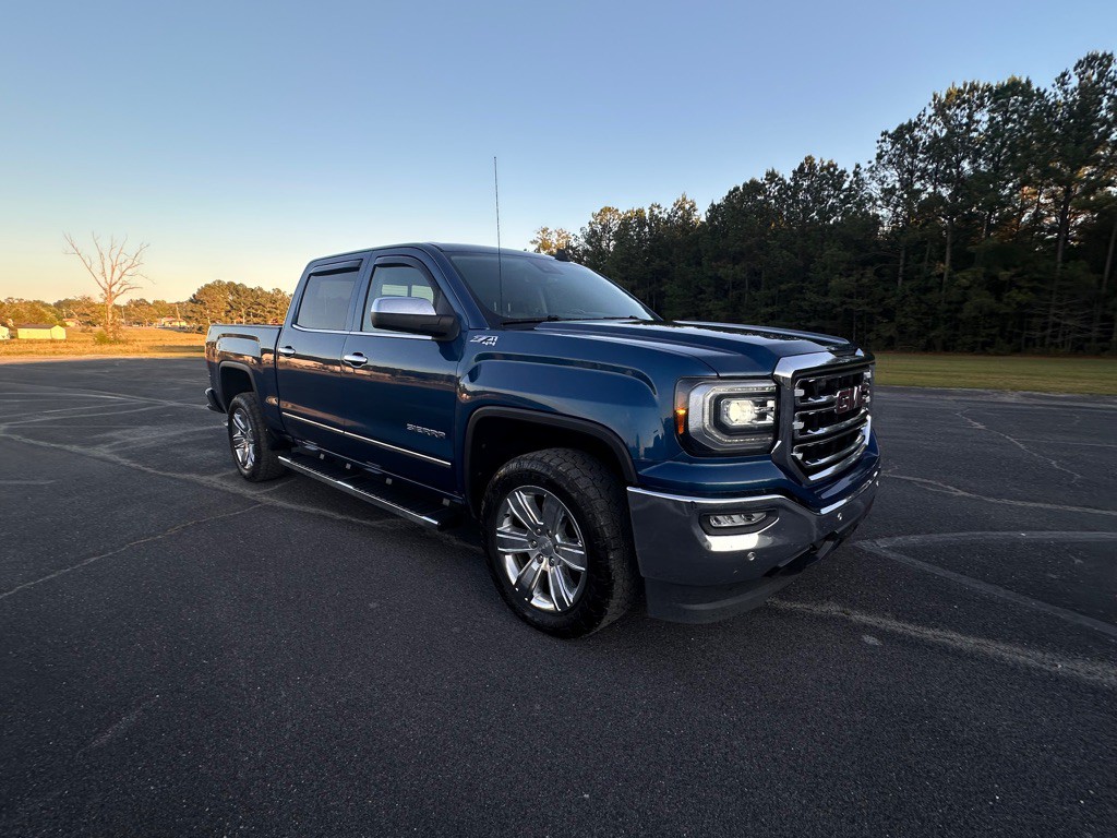 2018 GMC Sierra Image 2