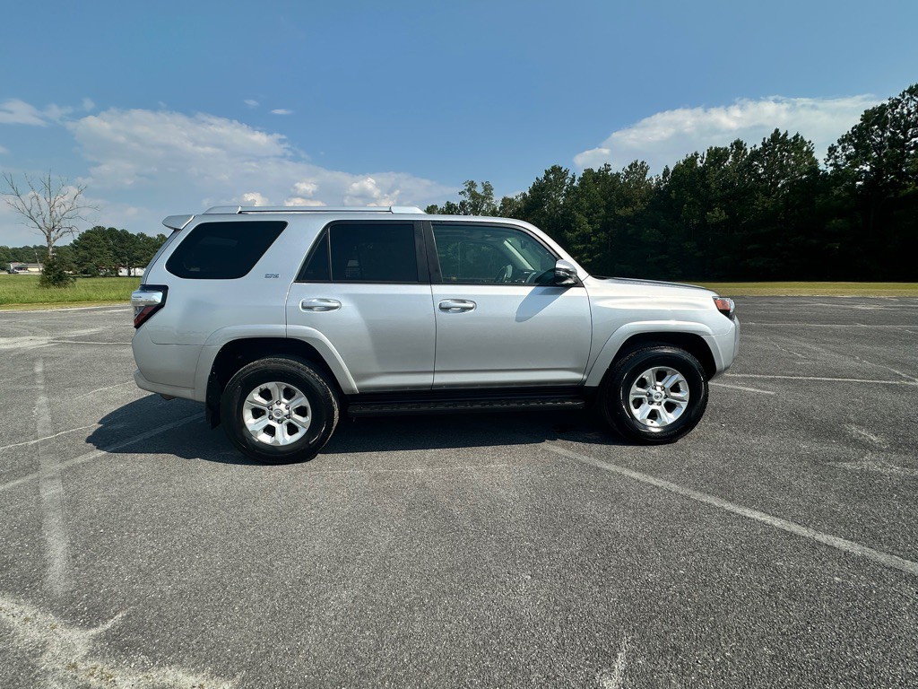 2018 Toyota 4Runner Image 3