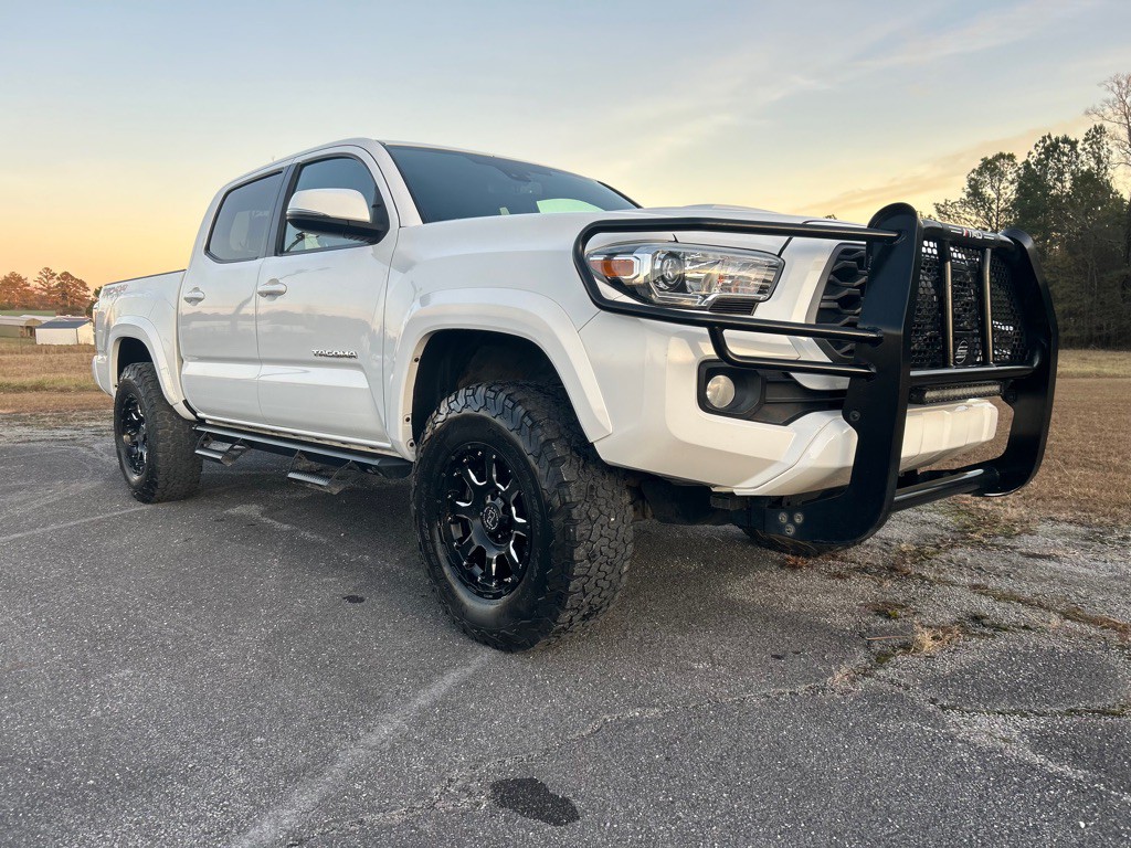 2020 Toyota Tacoma Image 2