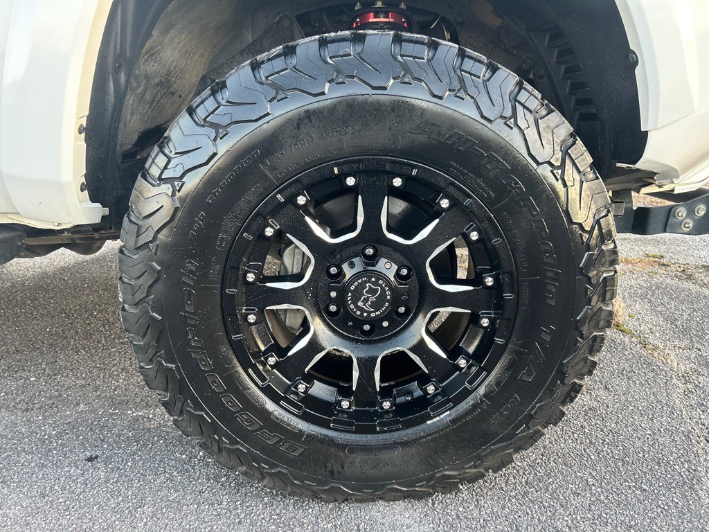 2020 Toyota Tacoma Image 9