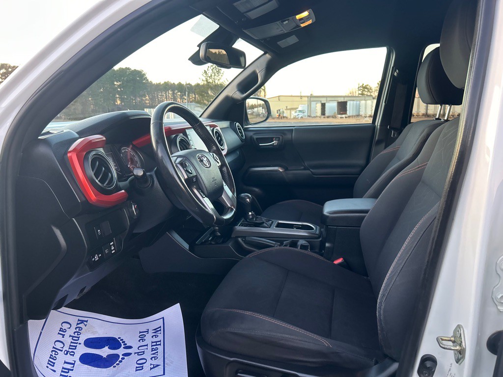 2020 Toyota Tacoma Image 11