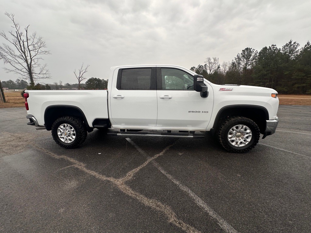 2023 Chevrolet Silverado 1500 Image 2