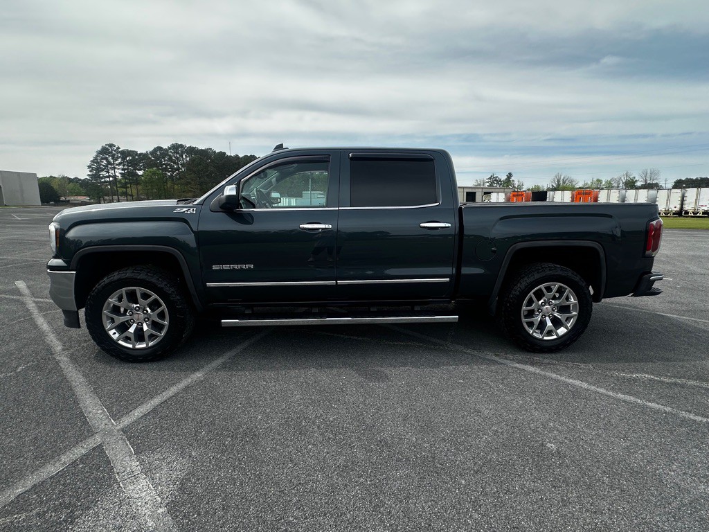 2017 GMC Sierra Image 2