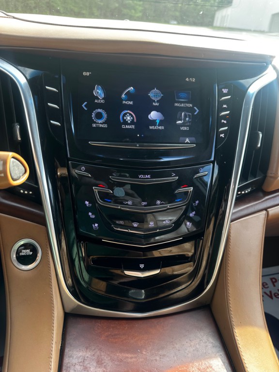 2017 Cadillac Escalade Image 12