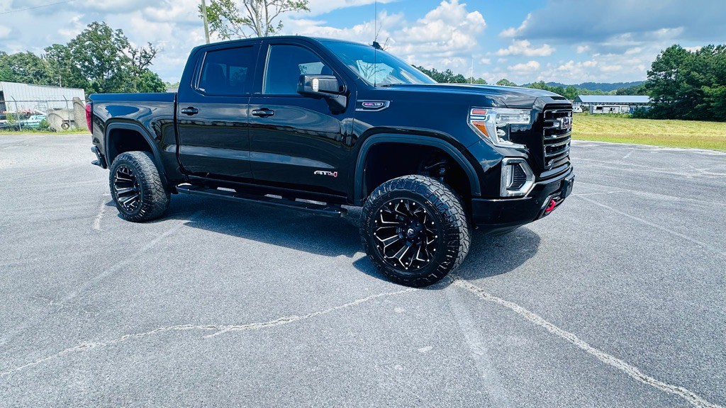 2020 GMC Sierra Image 2