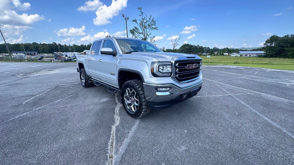 2017 GMC Sierra Image 2