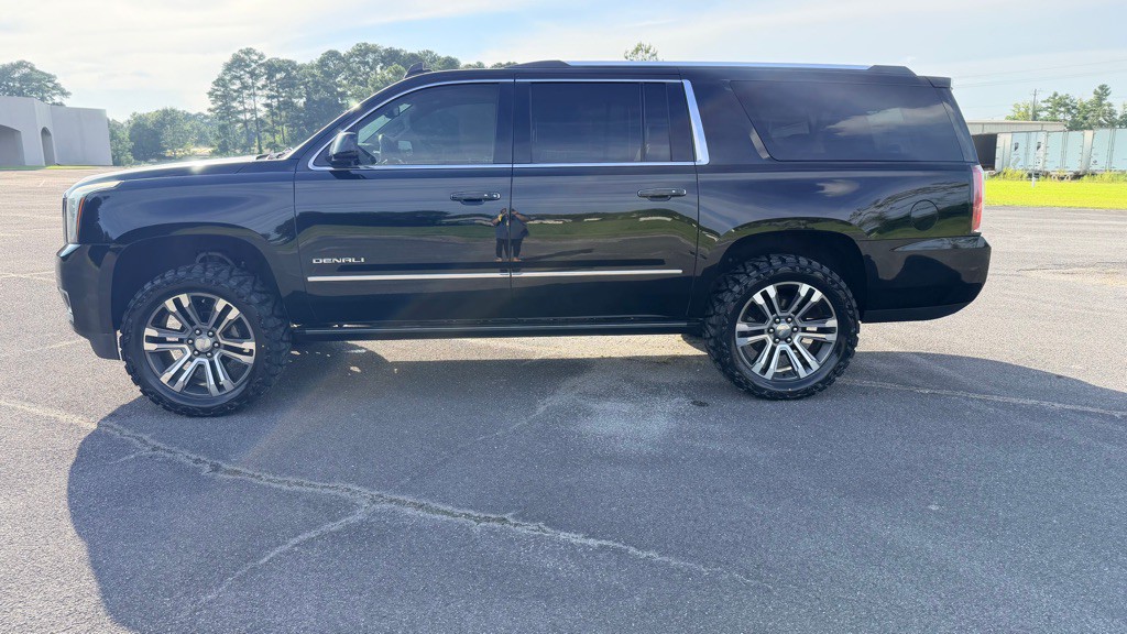 2018 GMC Yukon Image 3