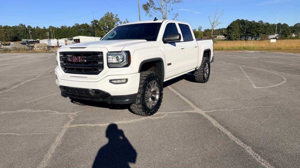 2017 GMC Sierra Image 2