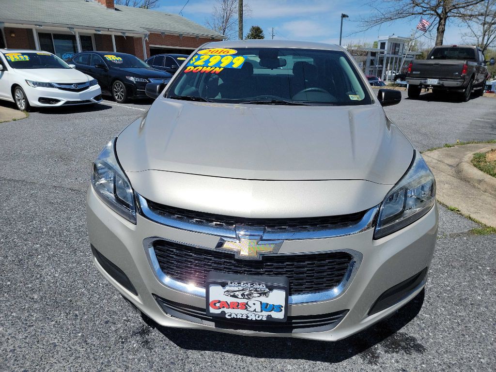 2016 Chevrolet Malibu Image 2